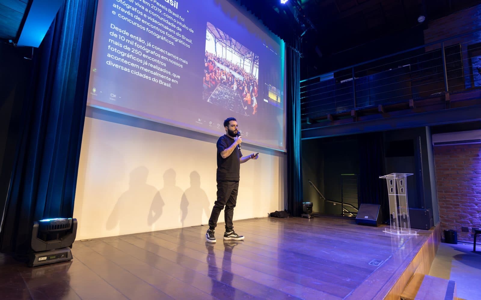 How to Book Keynote Speakers for Conferences